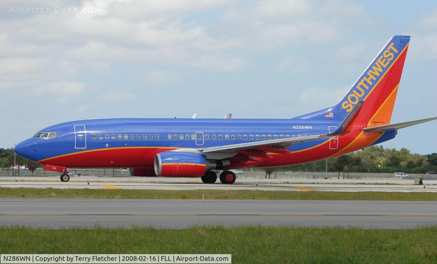 N286WN, 2004 Boeing 737-7H4 C/N 32471, Southwest B737 about to depart FLL