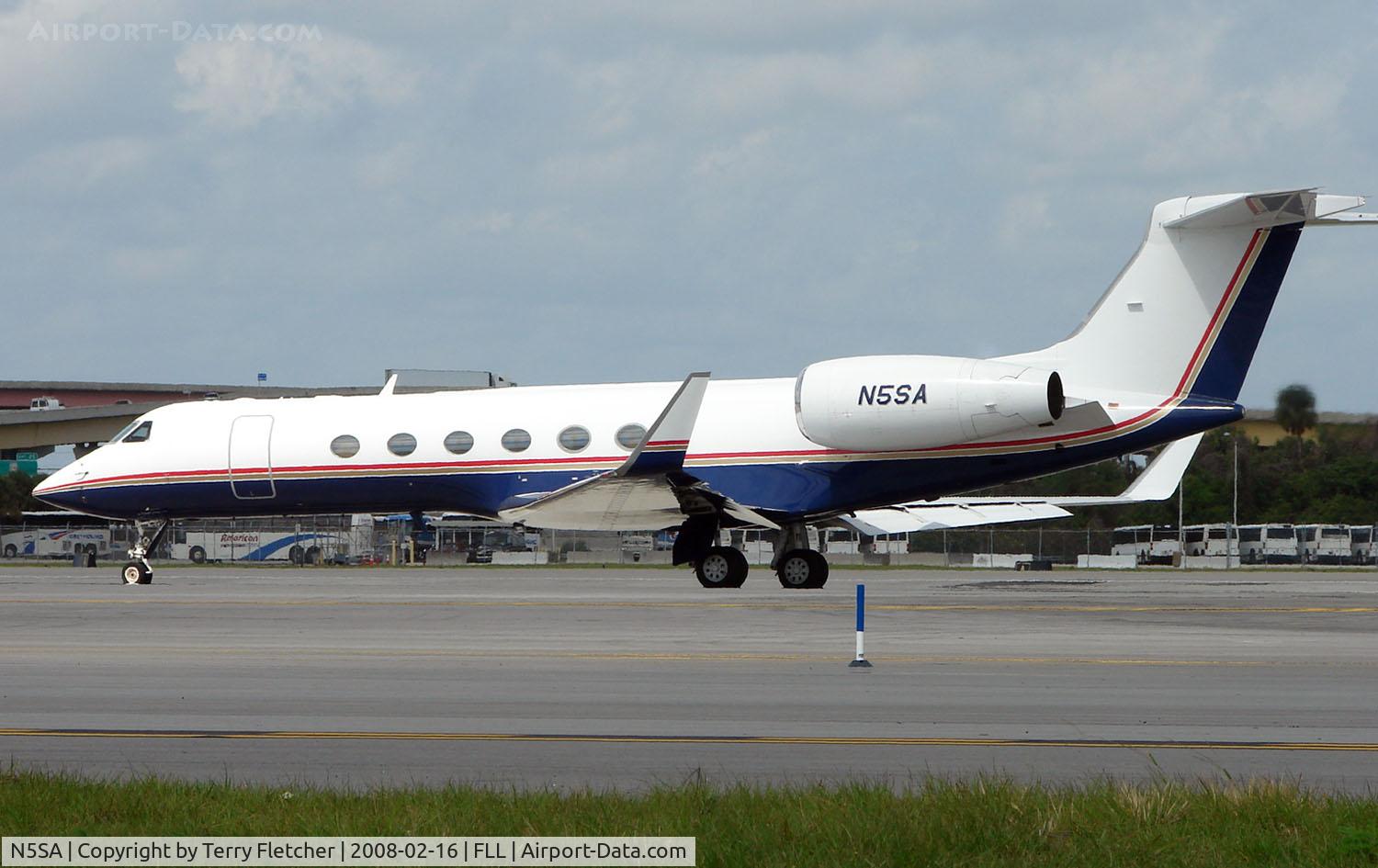 N5SA, 1997 Gulfstream Aerospace G-V C/N 527, Gulfstream V about to depart FLL