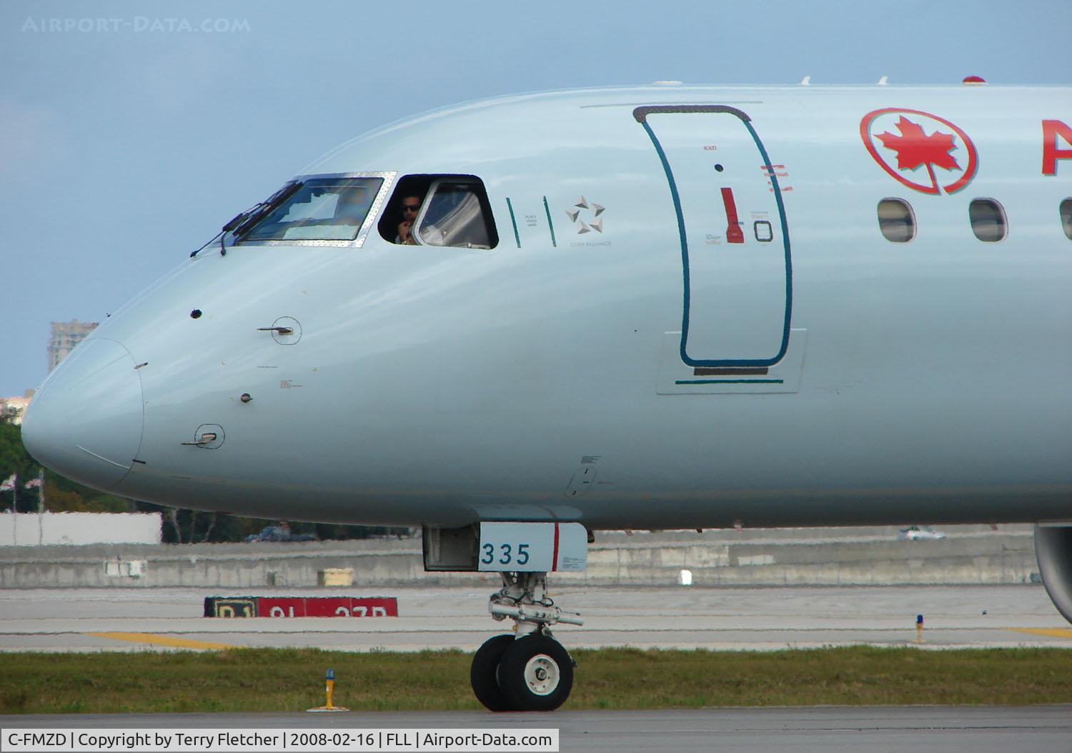 C-FMZD, 2007 Embraer 190AR (ERJ-190-100IGW) C/N 19000115, The pilot of this Air Canada EMB190 looks a bit bemused by all the attention from the photographers