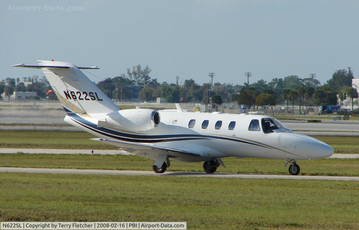 N622SL, 2006 Cessna 525 CitationJet CJ1+ C/N 525-0622, Cessna 525 taxies in at West Palm Beach