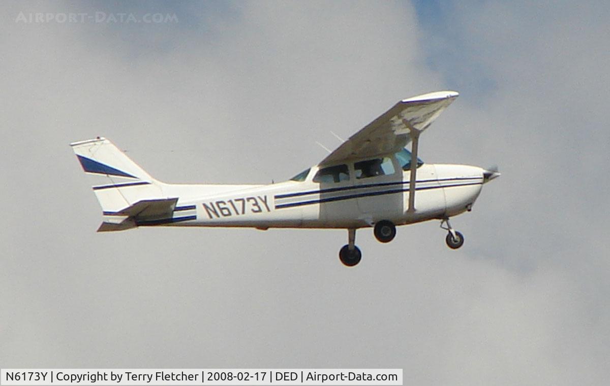 N6173Y, 1975 Cessna 172M C/N 17264367, Cessna 172M doing circuits at Deland, Florida