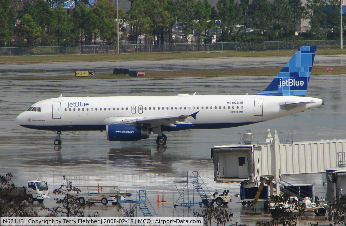 N621JB, 2005 Airbus A320-232 C/N 2491, Jetblue A320 pulls off stand at Orlando Int