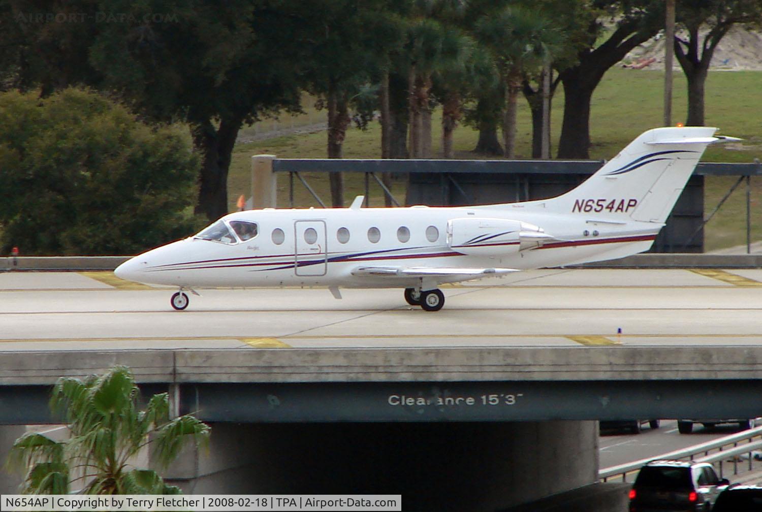 N654AP, 1994 Beech 400A Beechjet C/N RK-88, Beejet 400 taxies over the inter-connecting bridge at Tampa