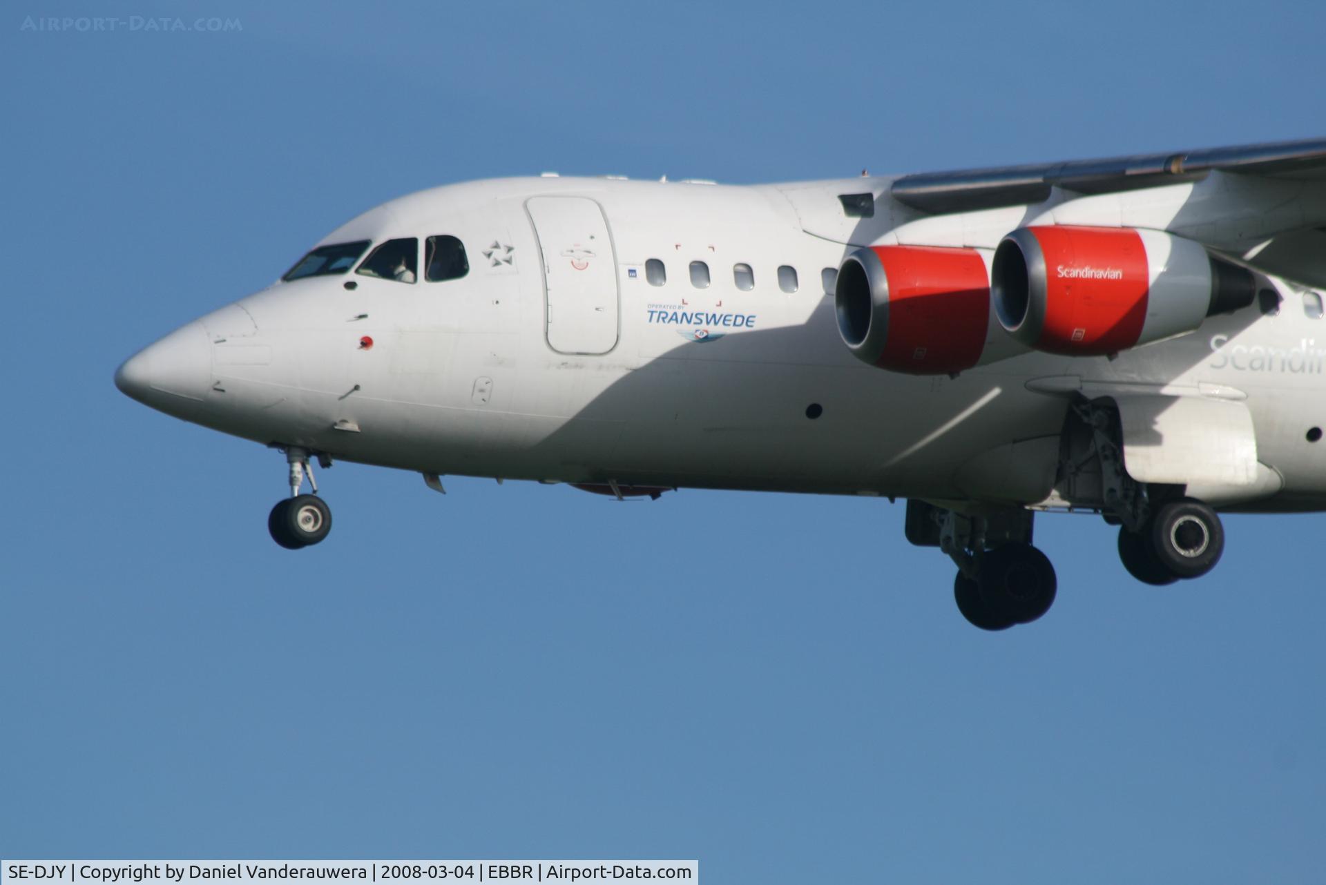 SE-DJY, 1993 British Aerospace Avro 146-RJ70 C/N E1224, arrival of flight SK4743 to rwy 25L