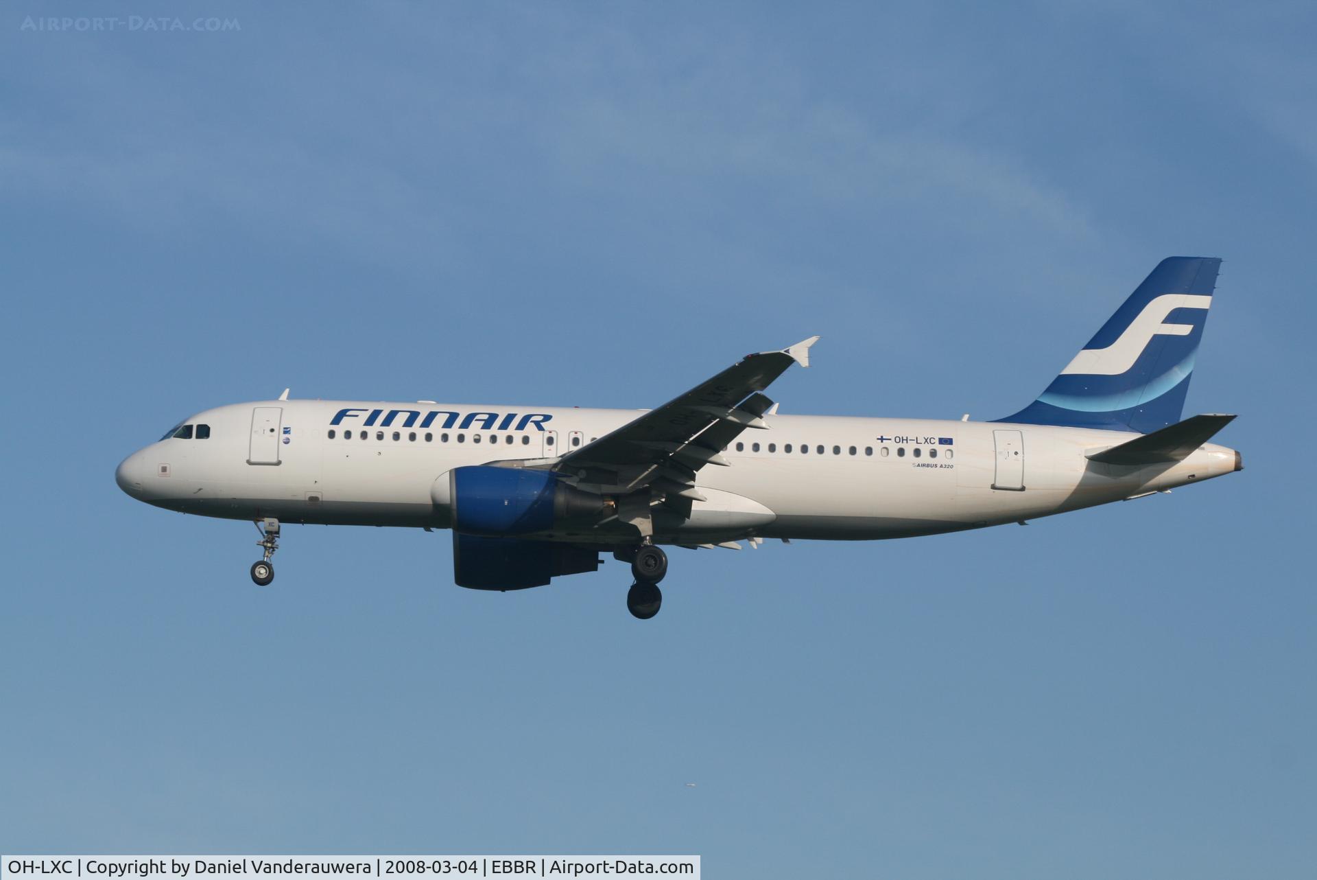 OH-LXC, 2001 Airbus A320-214 C/N 1544, arrival of flight AY811 to rwy 25L