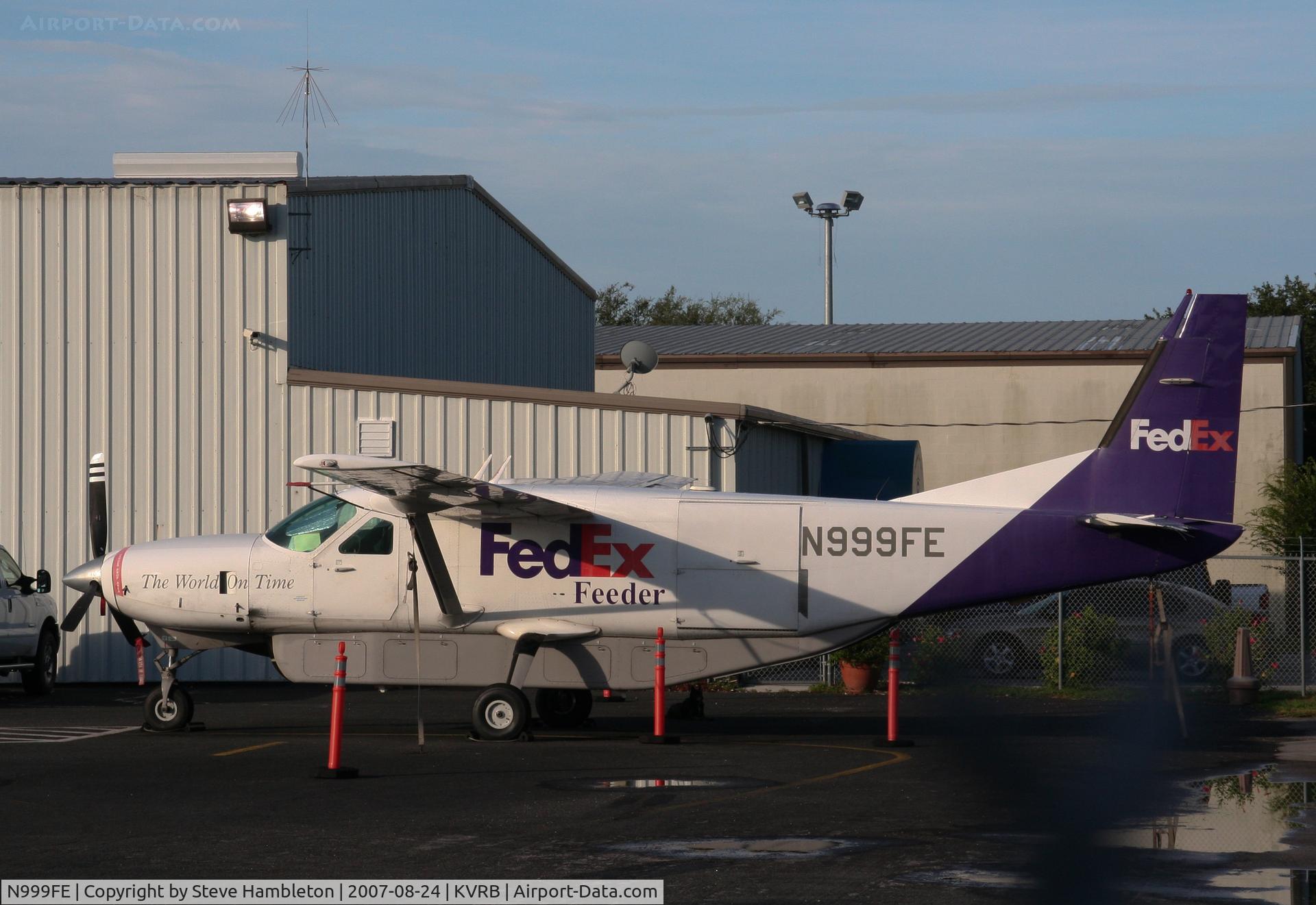 N999FE, Cessna 208B C/N 208B0231, Fedex Caravan at Vero Beach, FL