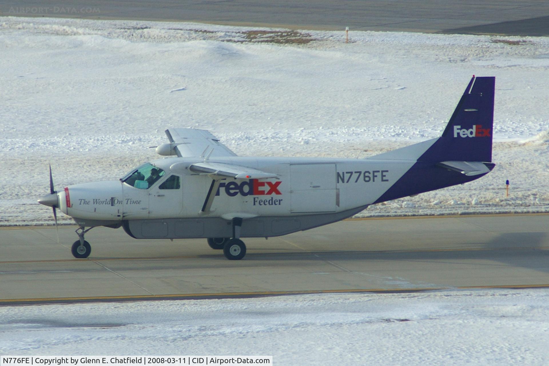N776FE, 1991 Cessna 208B Grand Caravan C/N 208B0273, MTN8955 Taxiing to Runway 27 for departure to Indianapolis