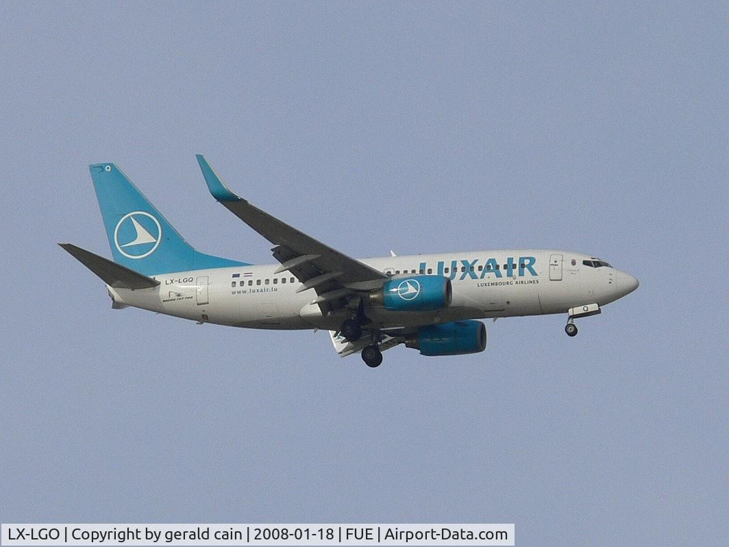 LX-LGO, 1992 Boeing 737-5C9 C/N 26438, approach