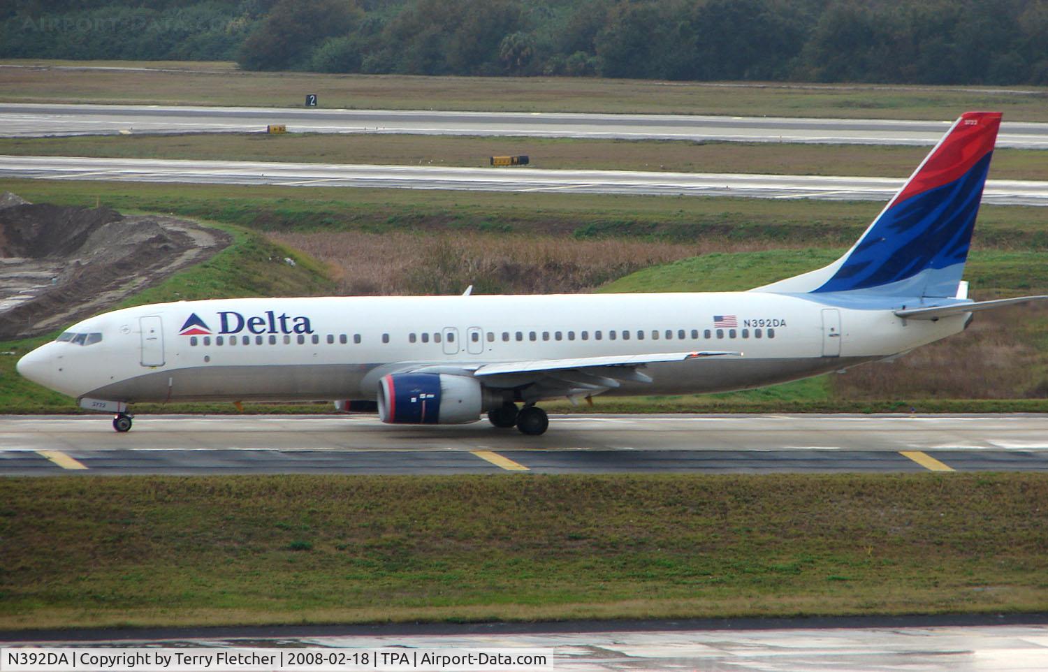 N392DA, 2000 Boeing 737-832 C/N 30561, Delta B737 arrives Tampa
