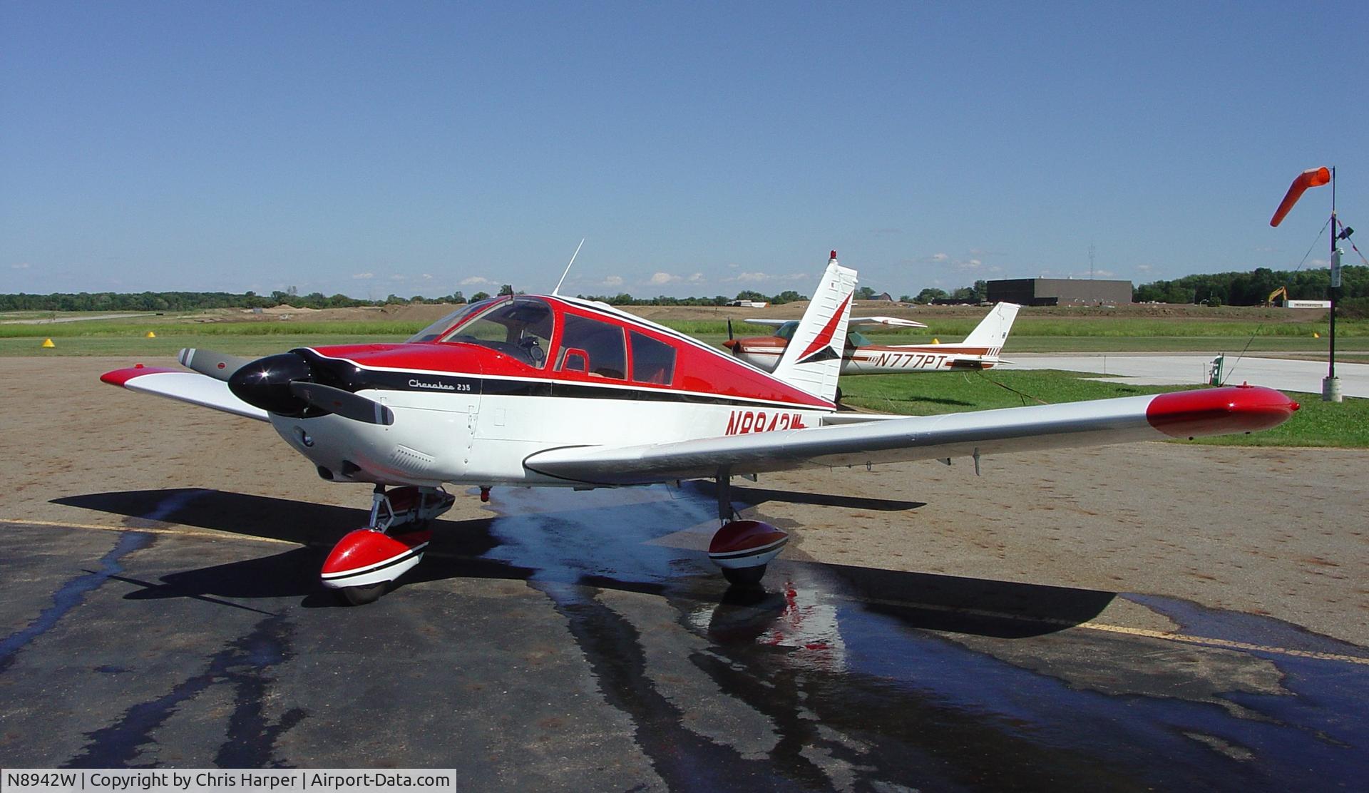 N8942W, 1964 Piper PA-28-235 C/N 28-10511, N8942W @ 4D0