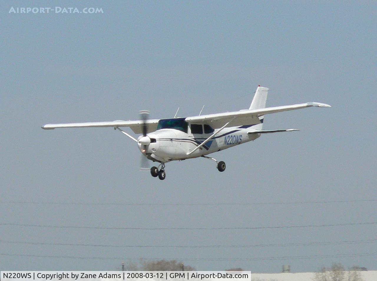 N220WS, Cessna R182 Skylane RG C/N R18200260, landing at Grand Prairie