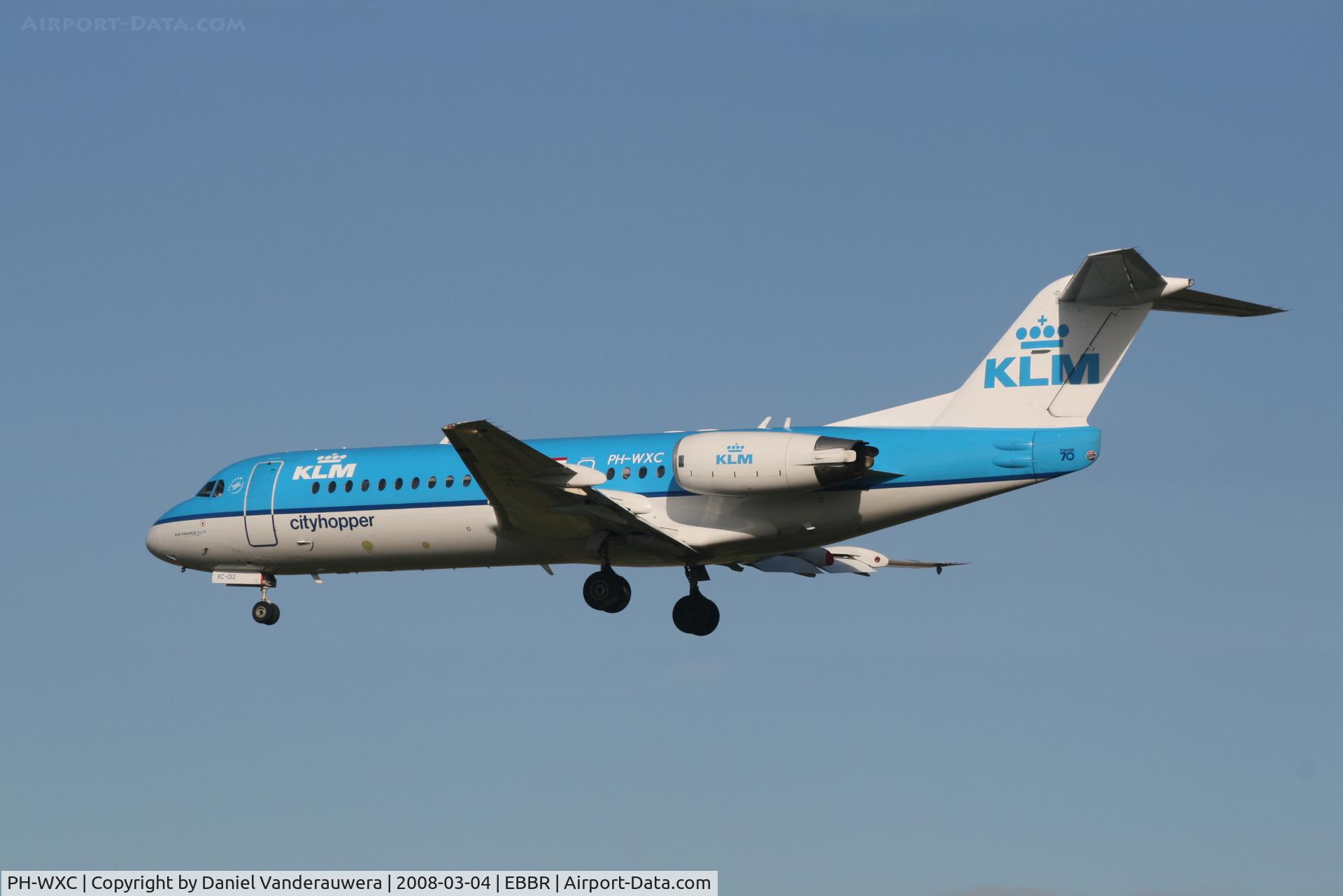 PH-WXC, 1996 Fokker 70 (F-28-0070) C/N 11574, arrival of flight KL1723 to rwy 25L