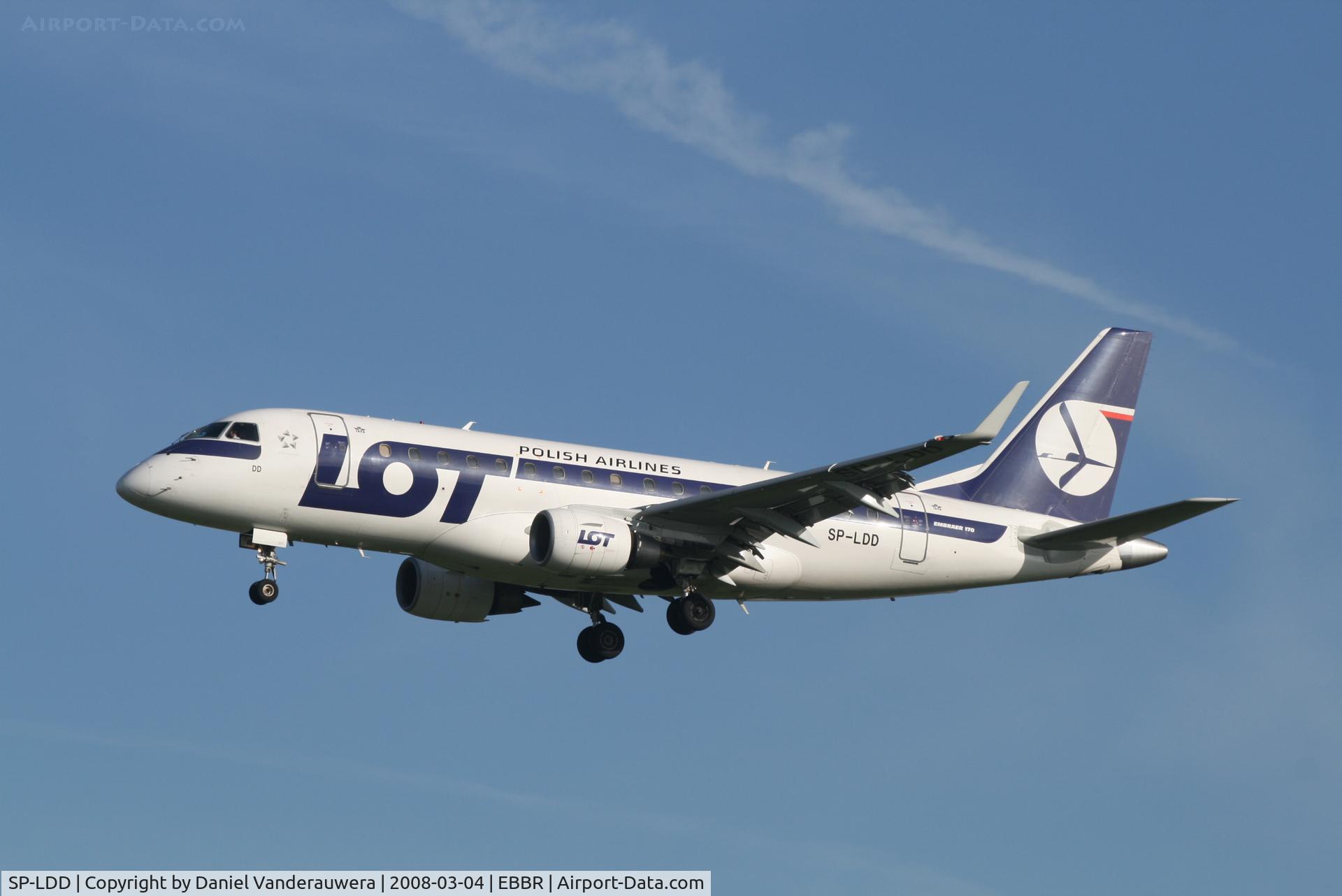 SP-LDD, 2004 Embraer 170ST (ERJ-170-100ST) C/N 17000027, arrival of flight LO239 to rwy 25L