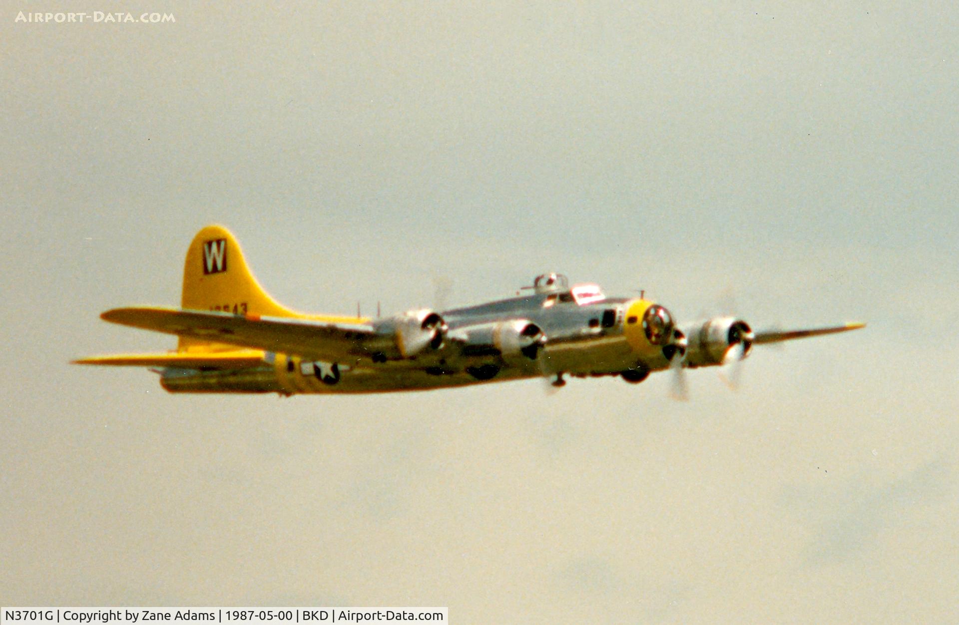 N3701G, 1944 Boeing B-17G Flying Fortress C/N 44-8543A, B-17 Chuckie - at the worlds greatest warbird show...
