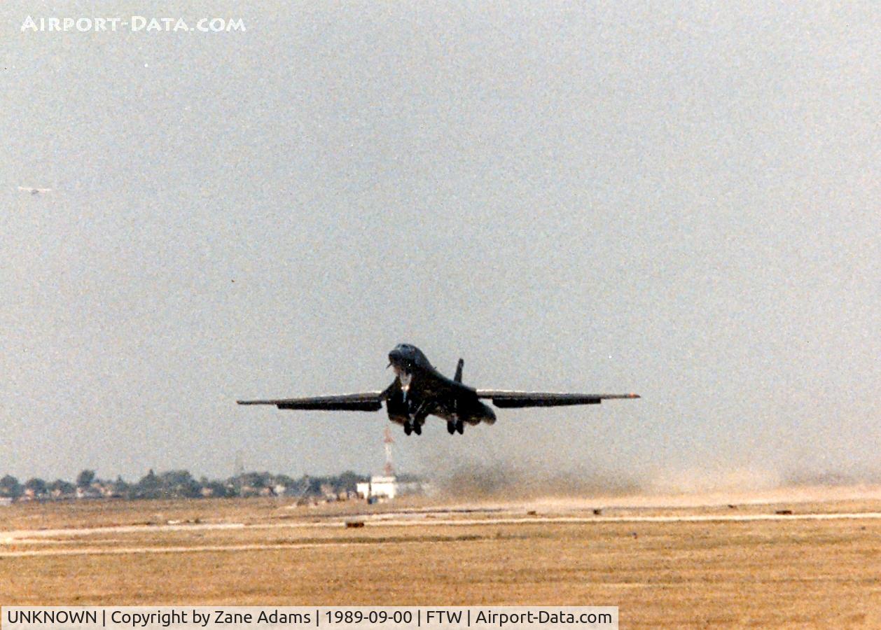 UNKNOWN, , B-1B departing Meacham Field after 1989 airshow