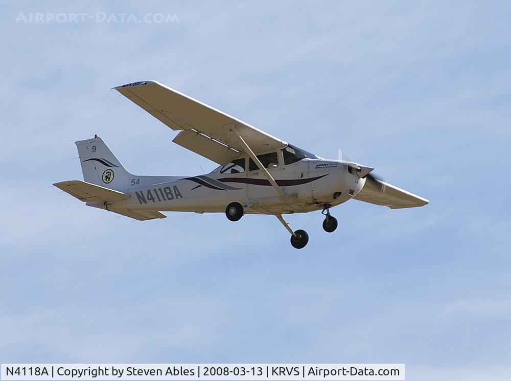N4118A, 1999 Cessna 172R C/N 17280629, SHort final at KRVS
