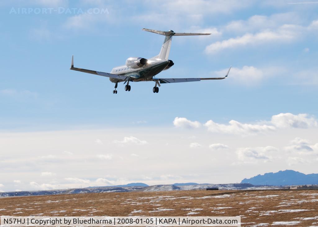 N57HJ, 1995 Gulfstream Aerospace G-IV C/N 1261, Approach to 17L.