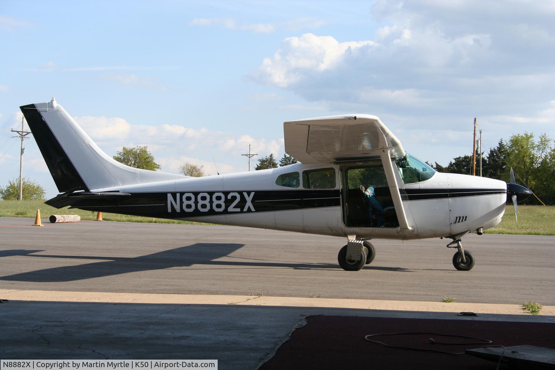 N8882X, 1961 Cessna 182D Skylane C/N 18253282, N8882x on the ramp at Derby Cook Field (K50)