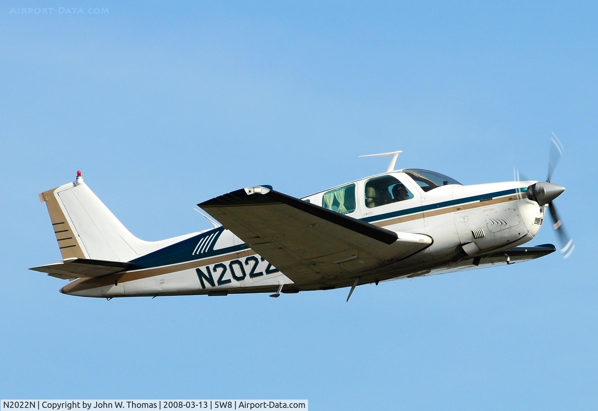 N2022N, 1978 Beech A36 Bonanza 36 C/N E-1334, Departing runway 22