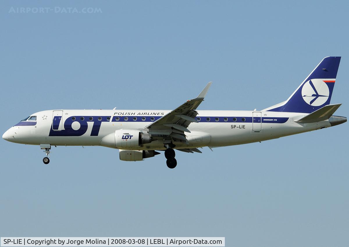 SP-LIE, 2006 Embraer 175LR (ERJ-170-200LR) C/N 17000153, On short final to RWY 25R.