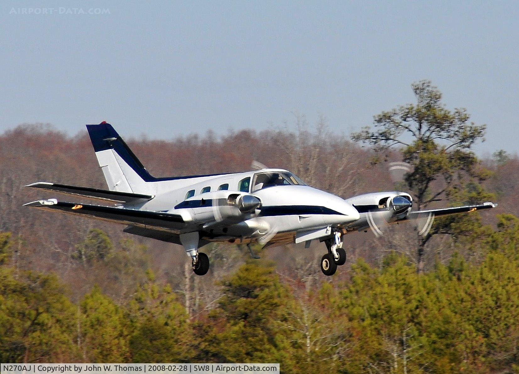 N270AJ, 1974 Beech B-60 Duke C/N P-270, Coming in