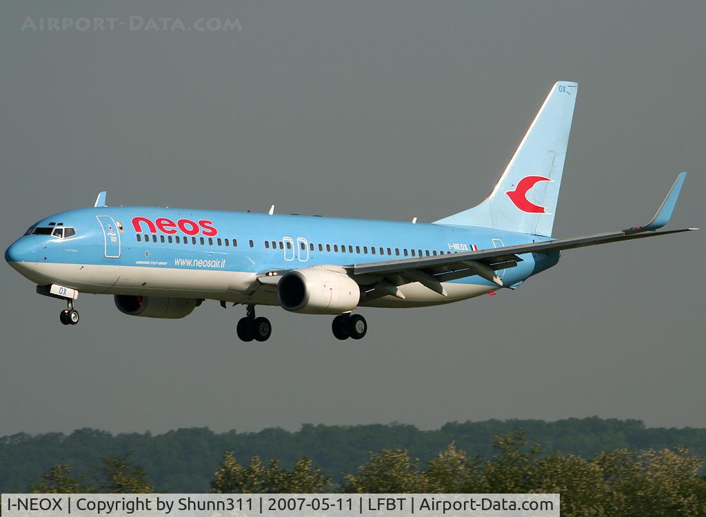 I-NEOX, 2004 Boeing 737-86N C/N 33677, Landing rwy 20