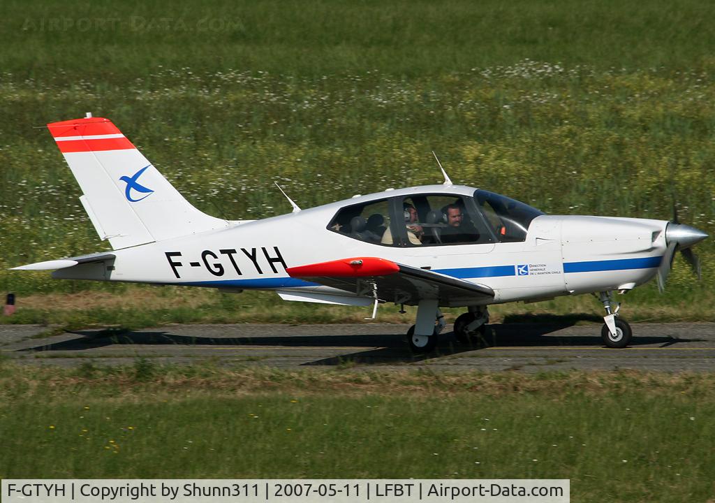 F-GTYH, 2002 Socata TB-20 Trinidad C/N 2170, Arriving to the light aviation parkings
