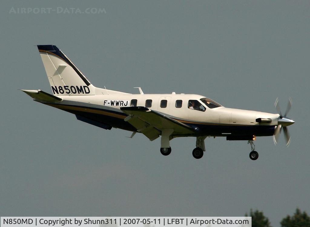 N850MD, 2007 Socata TBM-700 C/N 401, Landing rwy 20 with dual test registration F-WWRJ...