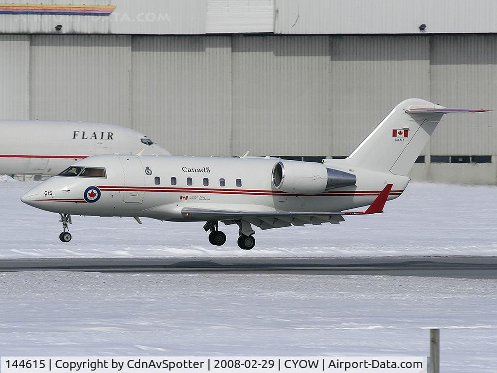 144615, 1986 Canadair CC-144B Challenger (601/CL-600-2A12) C/N 3037, Canadian Forces Challenger #15 doing training flight circuits and touch and go's