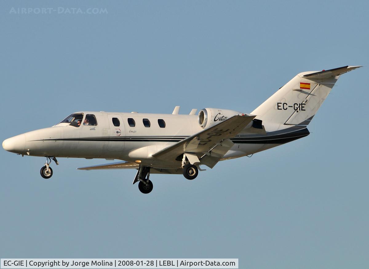 EC-GIE, 1996 Cessna 525 CitationJet C/N 525-0133, Clear to land RWY 25R.