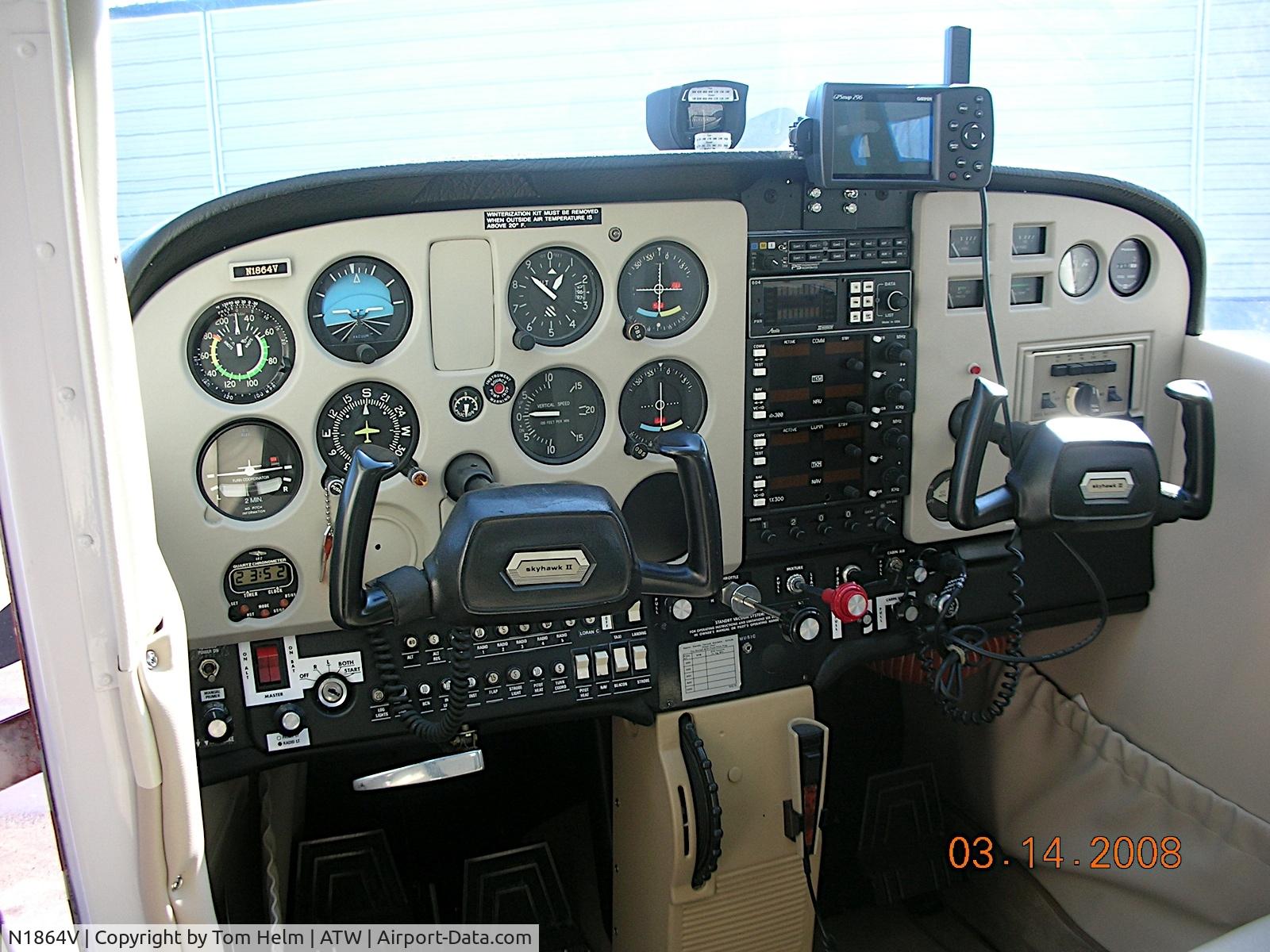 N1864V, 1974 Cessna 172M C/N 17263774, New interior
