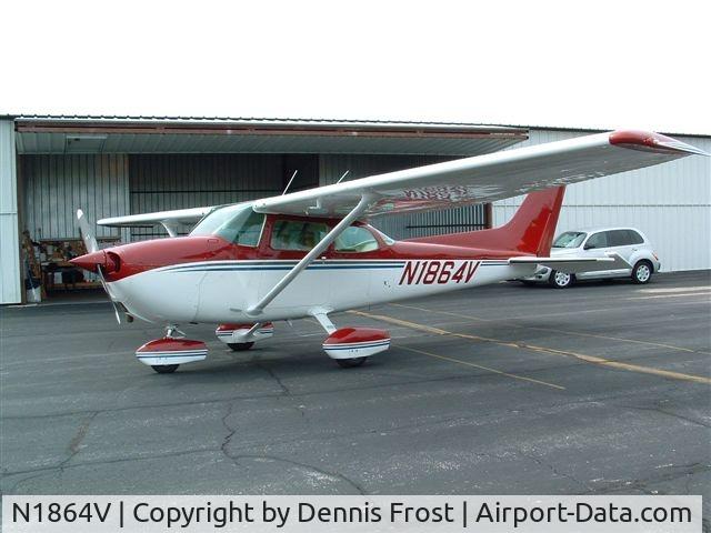 N1864V, 1974 Cessna 172M C/N 17263774, New Paint