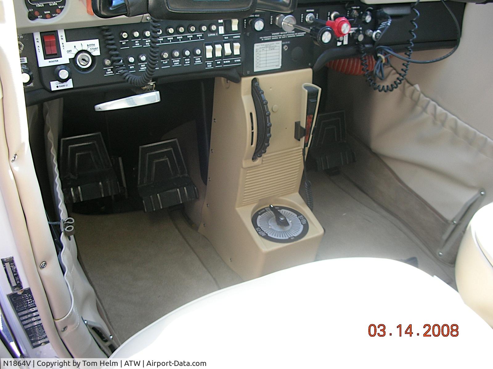 N1864V, 1974 Cessna 172M C/N 17263774, NEW Interior