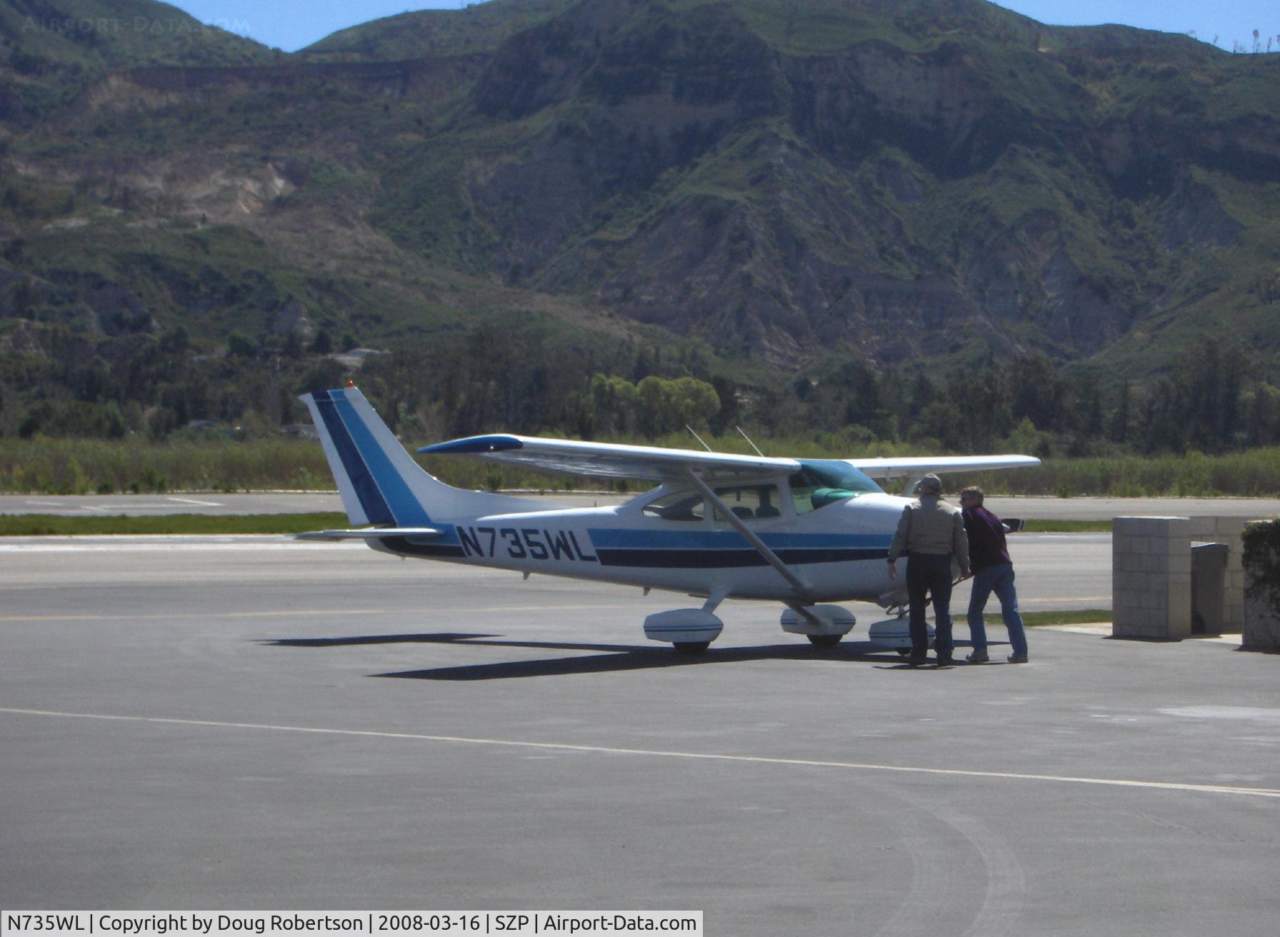 N735WL, 1977 Cessna 182Q Skylane C/N 18265742, 1977 Cessna 182Q SKYLANE, Continental O-470-U 230 Hp, refueling