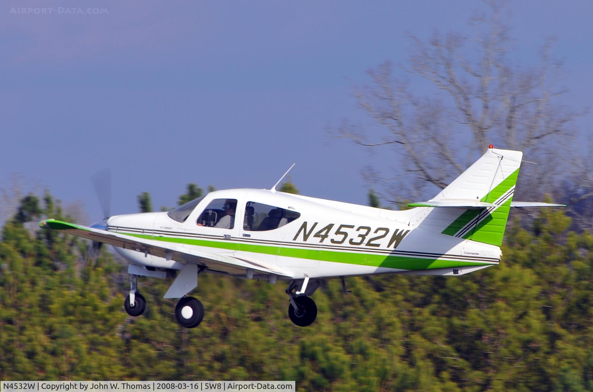 N4532W, 1976 Rockwell International 112TC Commander C/N 13041, Departing