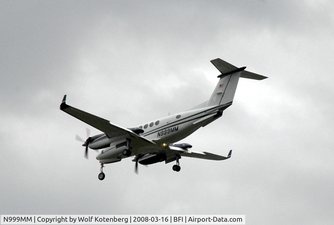 N999MM, 2007 Hawker Beechcraft B200 King Air C/N BB-1997, final, BFI
