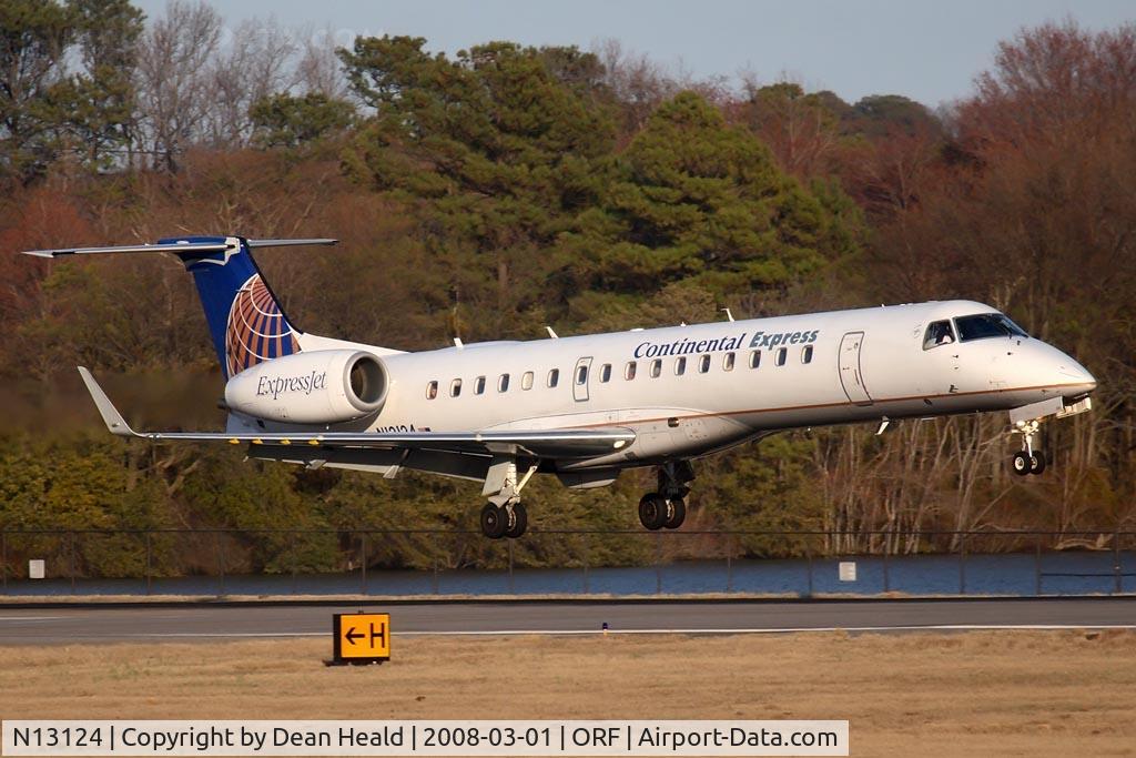 N13124, 2003 Embraer ERJ-145XR (EMB-145XR) C/N 145689, Continental Express (Operated by ExpressJet) N13124 (FLT BTA2780) from George Bush Houston Intercontinental (KIAH) landing on RWY 23.