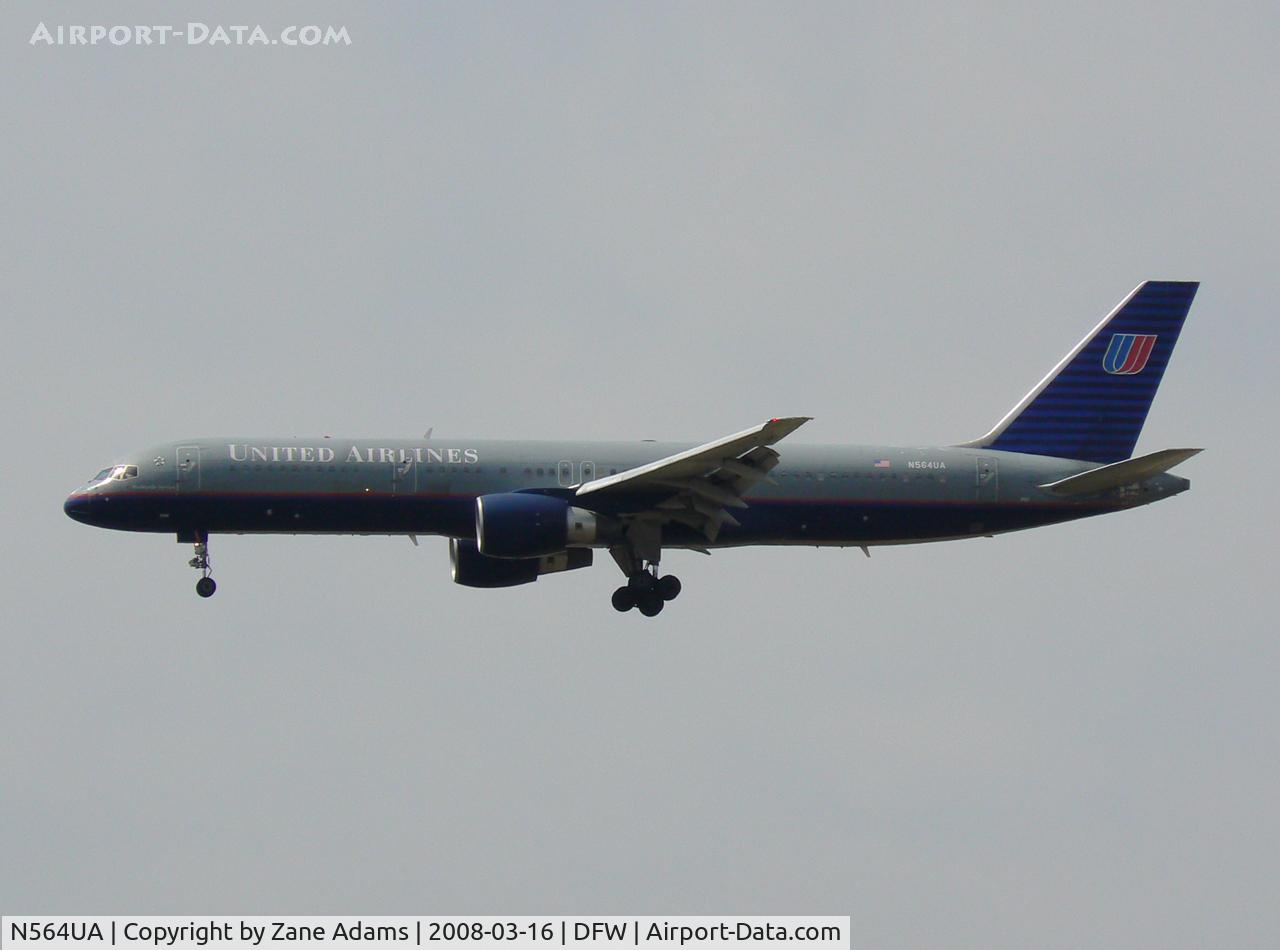 N564UA, 1992 Boeing 757-222 C/N 26666, United Airlines landing 18R at DFW