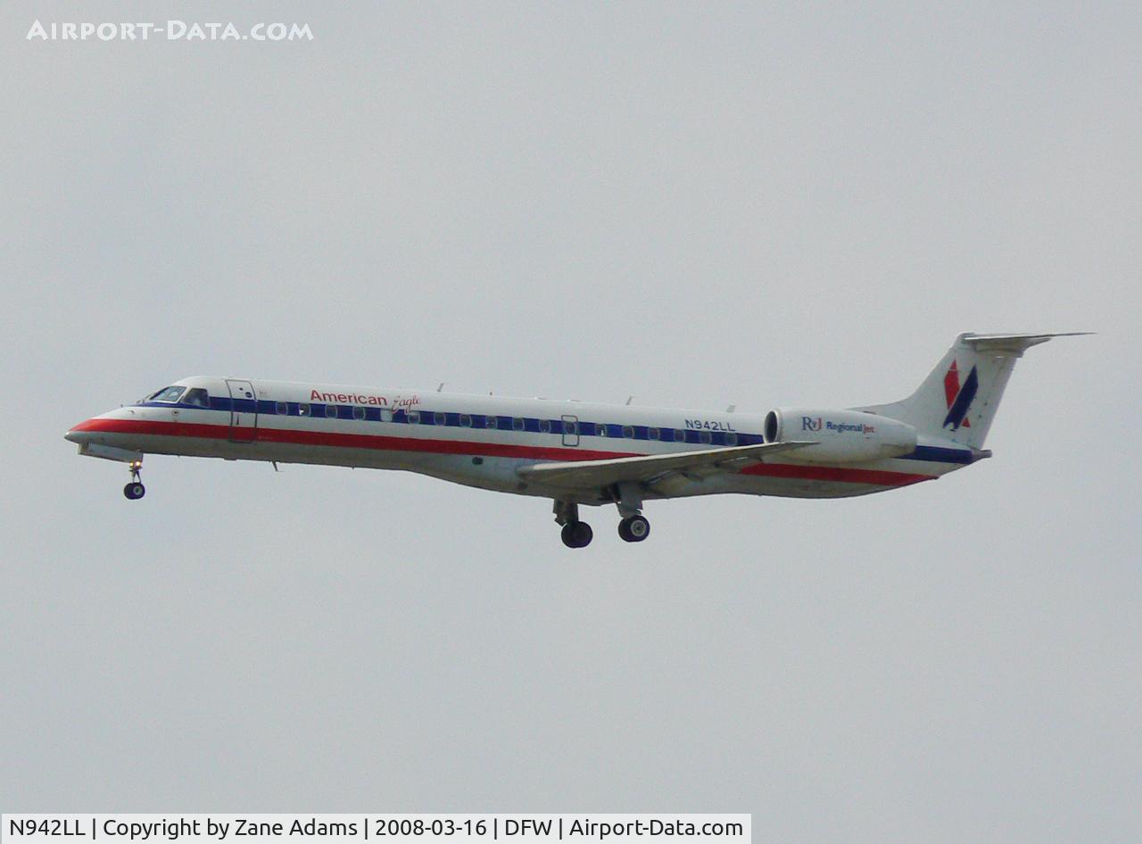 N942LL, 2005 Embraer ERJ-145LR (EMB-145LR) C/N 14500930, American Eagle at DFW