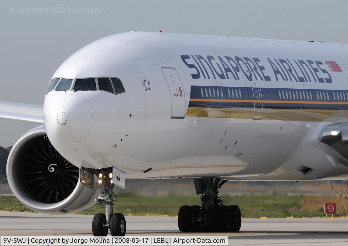 9V-SWJ, 2007 Boeing 777-312/ER C/N 34575, Taxi for RWY 25L.