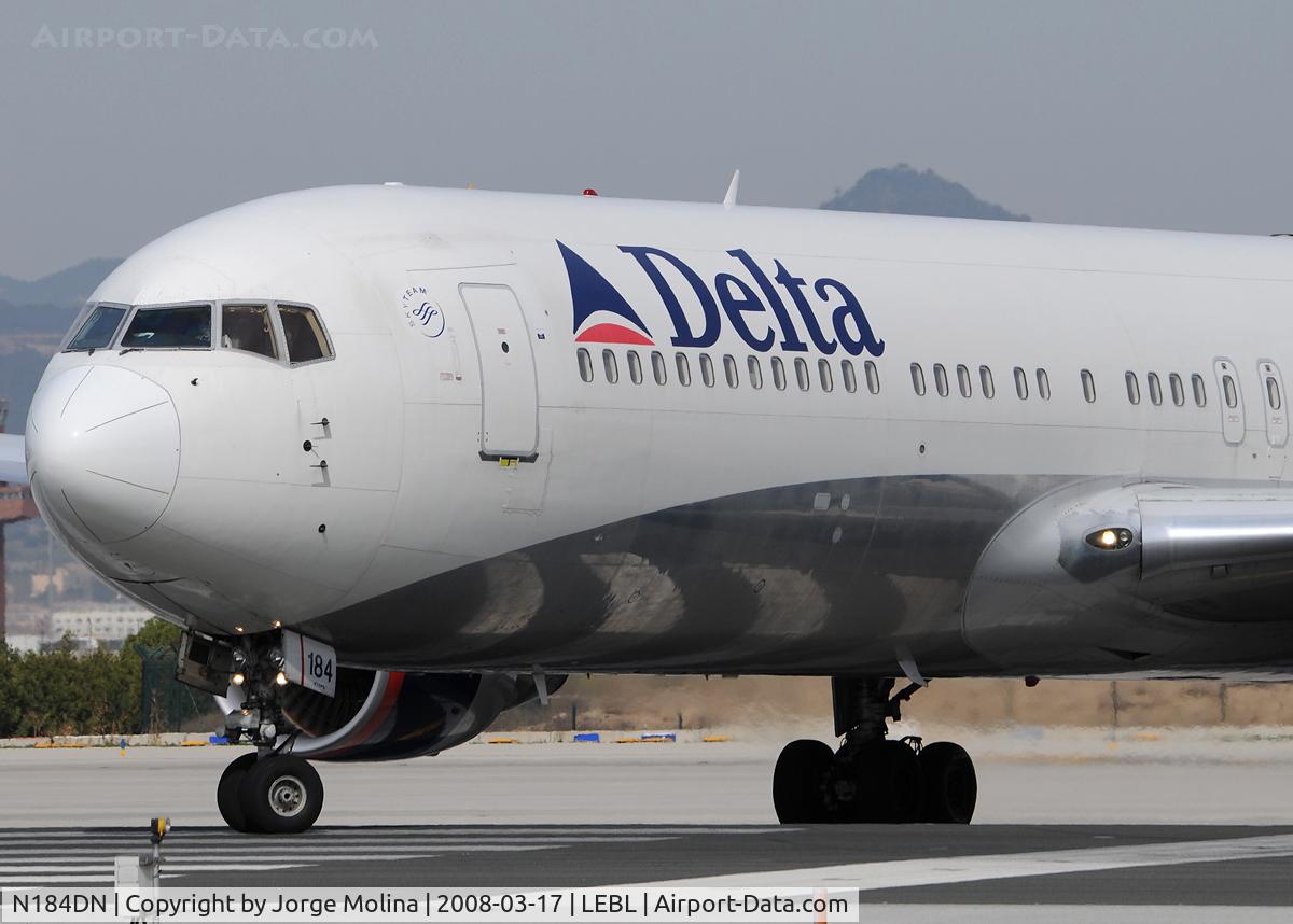 N184DN, 1993 Boeing 767-332 C/N 27111, Entering RWY 25L for take off to Atlanta/Hartsfield(DAL 115).