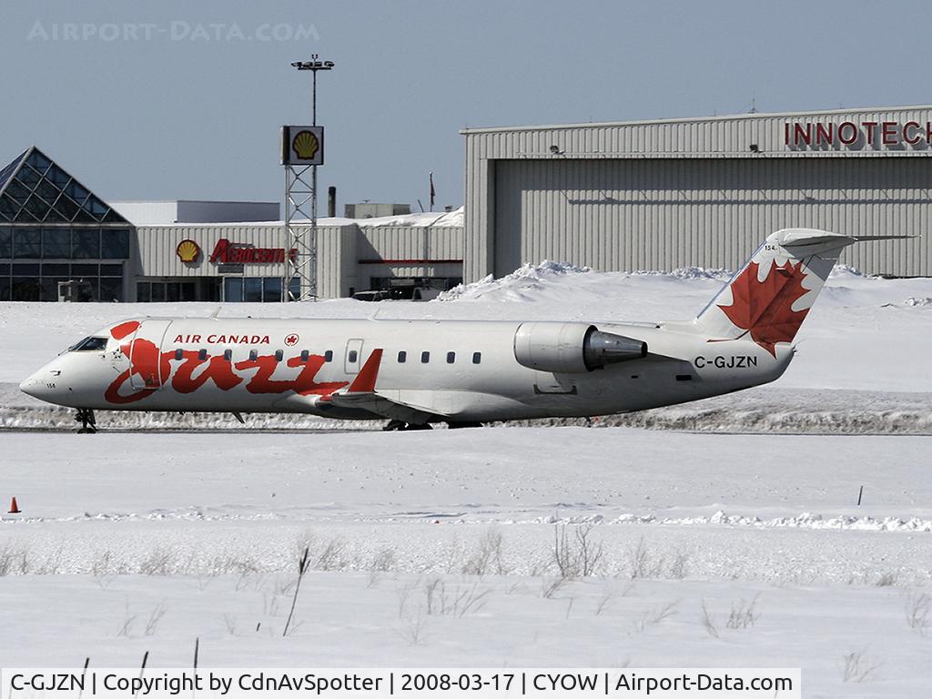 C-GJZN, 2001 Bombardier CRJ-200ER (CL-600-2B19) C/N 7520, On the takeoff roll on Rwy 25