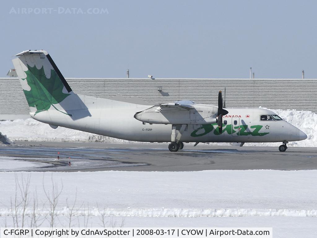 C-FGRP, 1990 De Havilland Canada DHC-8-102 Dash 8 C/N 207, Taxiing to Rwy 25