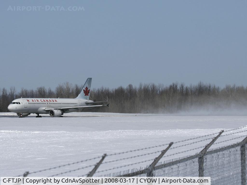 C-FTJP, 1991 Airbus A320-211 C/N 233, This Air Canada A320 is dusting the snow off the runway