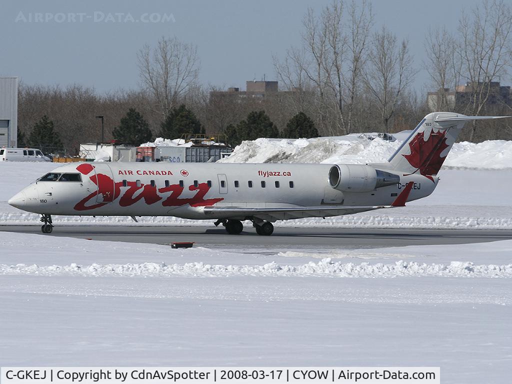 C-GKEJ, 1998 Bombardier CRJ-200ER (CL-600-2B19) C/N 7269, Jazz CRJ on the take off roll on Rwy 25