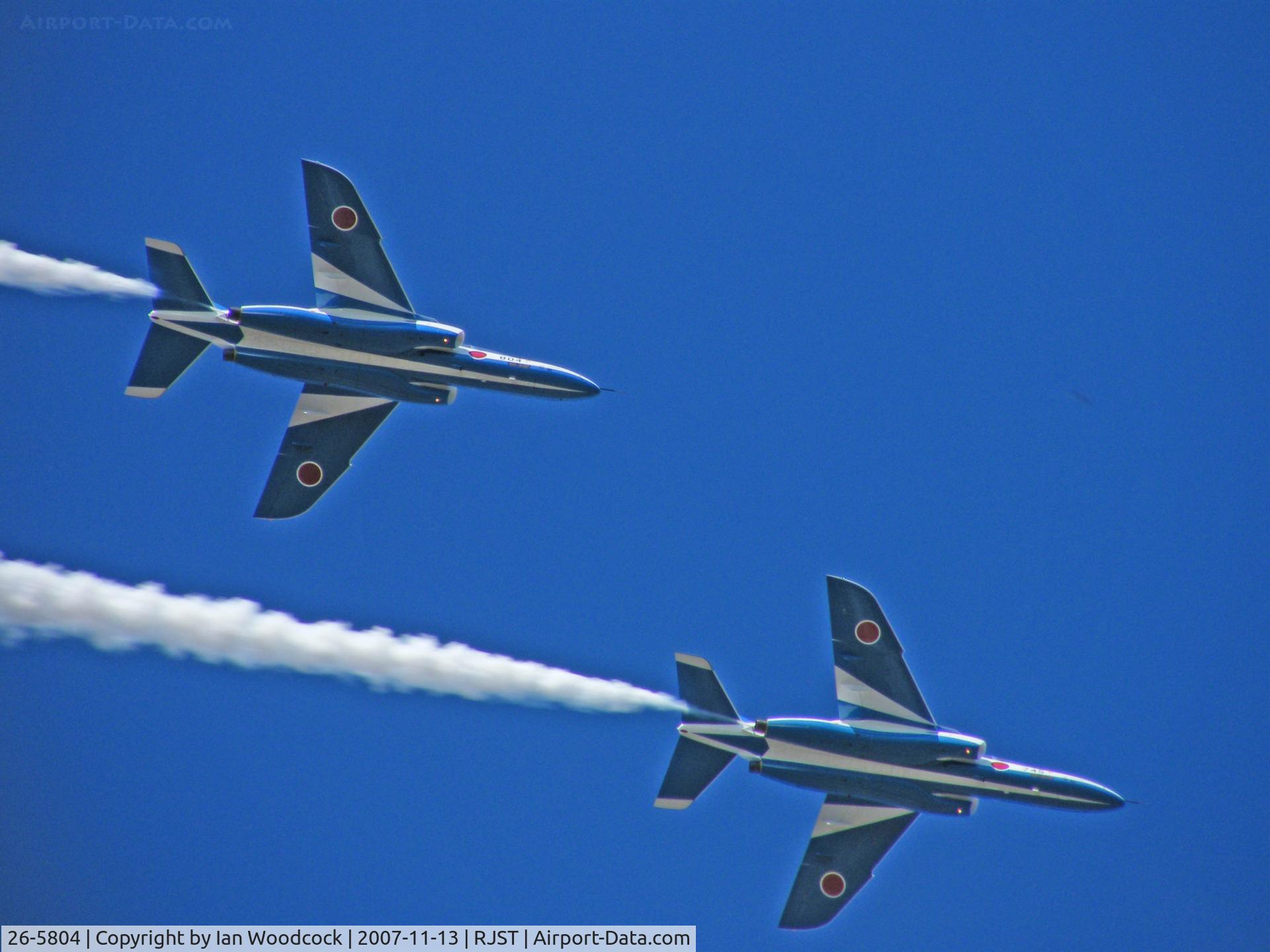 26-5804, Kawasaki T-4 C/N 1204, Kawasaki T-4/Matsushima-Miyagi (Blue Impulse) with 66-5745 alongside