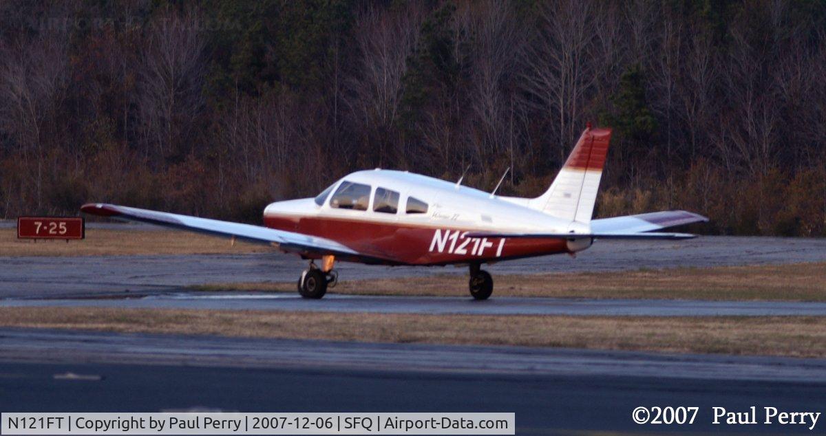 N121FT, 1982 Piper PA-28-161 C/N 28-8216191, Taxiing out, with the very last rays of sunlight