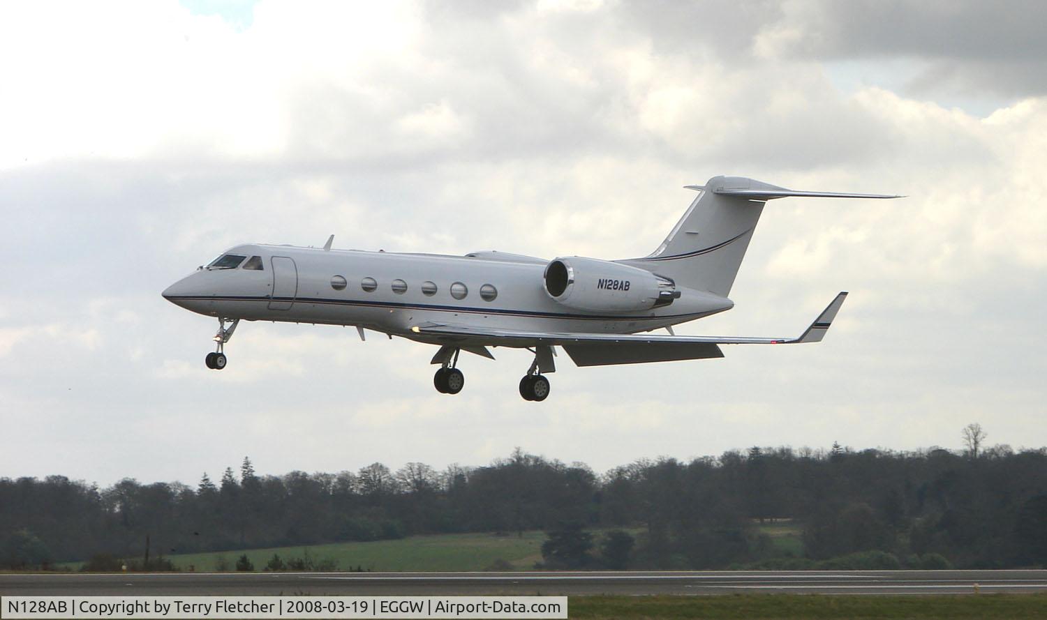 N128AB, 2002 Gulfstream Aerospace G-IV (G400) C/N 1501, Gulfstream G400 arriving at Luton