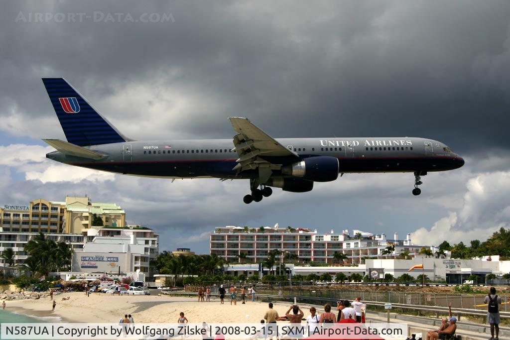 N587UA, 1993 Boeing 757-222 C/N 26713, visitor