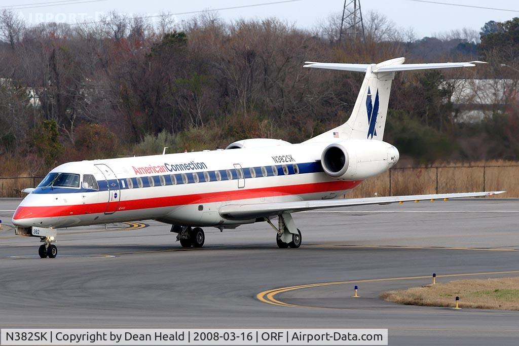 N382SK, 2002 Embraer ERJ-140LR (EMB-135KL) C/N 145624, American Connection (Chautauqua Airlines) N382SK (FLT CHQ5348) from Lambert St Louis Int'l (KSTL) exitting RWY 5 at Taxiway 